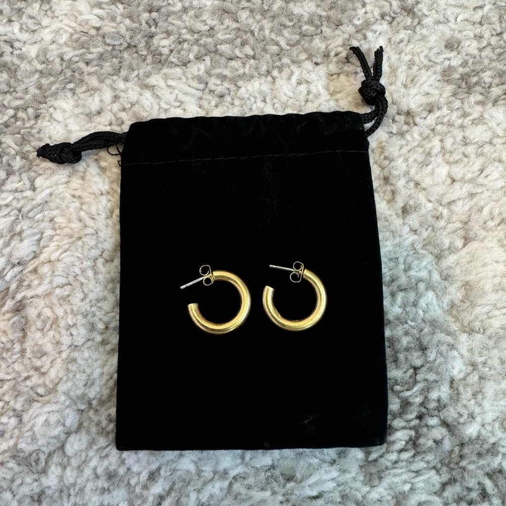 • MADEWELL CHUNKY SMALL HOOP EARRINGS •